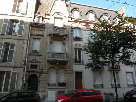  belle petite maison (architecte: L. Déon), rue Jeanne D'Arc